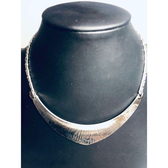 1032 NAPIER shield hammered collar goldtone Necklace 15" long - Picture 1 of 3